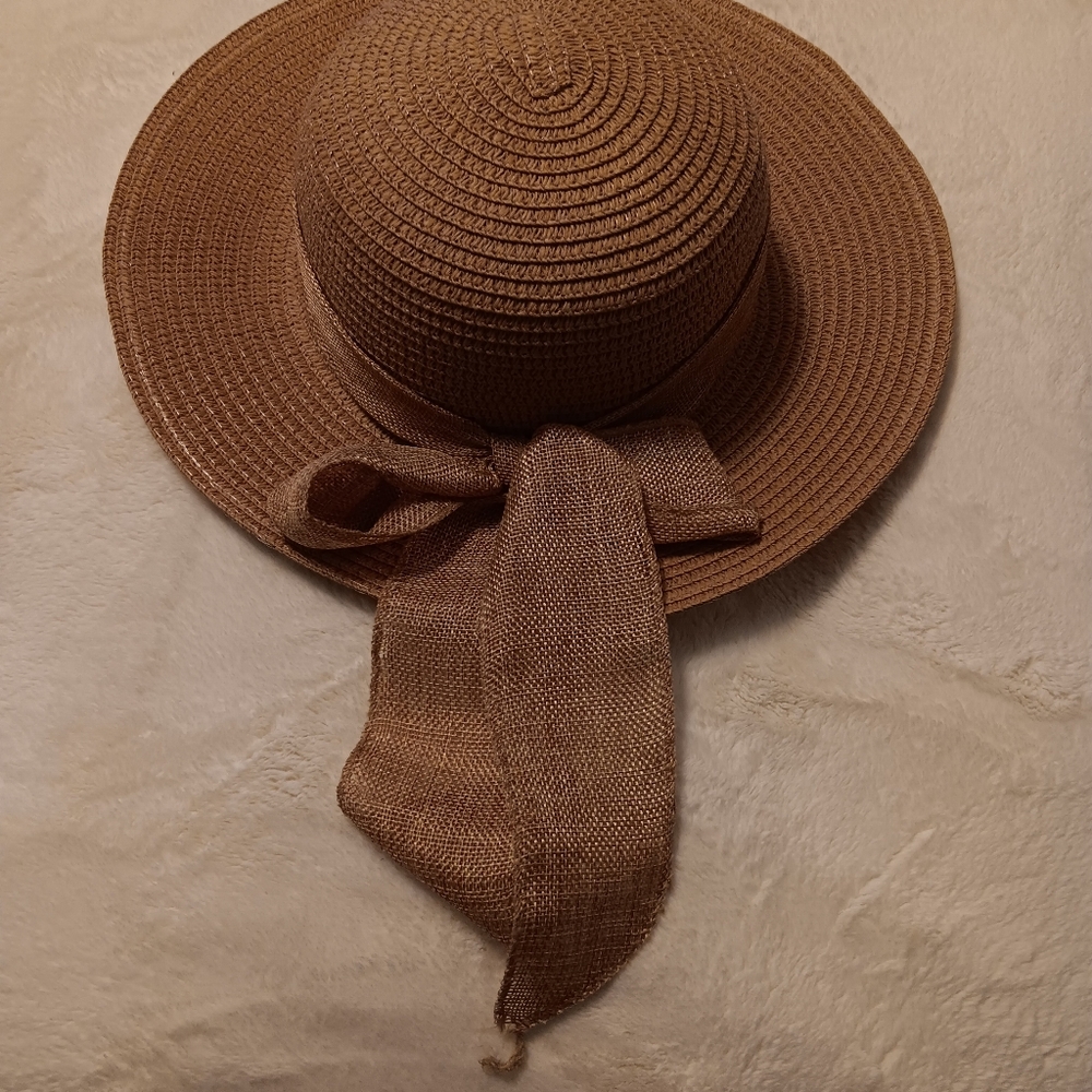 Nwot Straw hat w bow, tan,never worn elastic inside if want